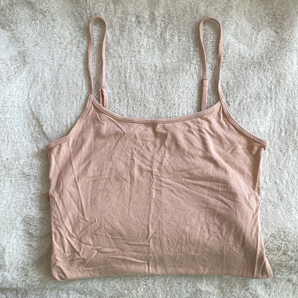 ✨2/$10✨ le chateau light cream camisole top